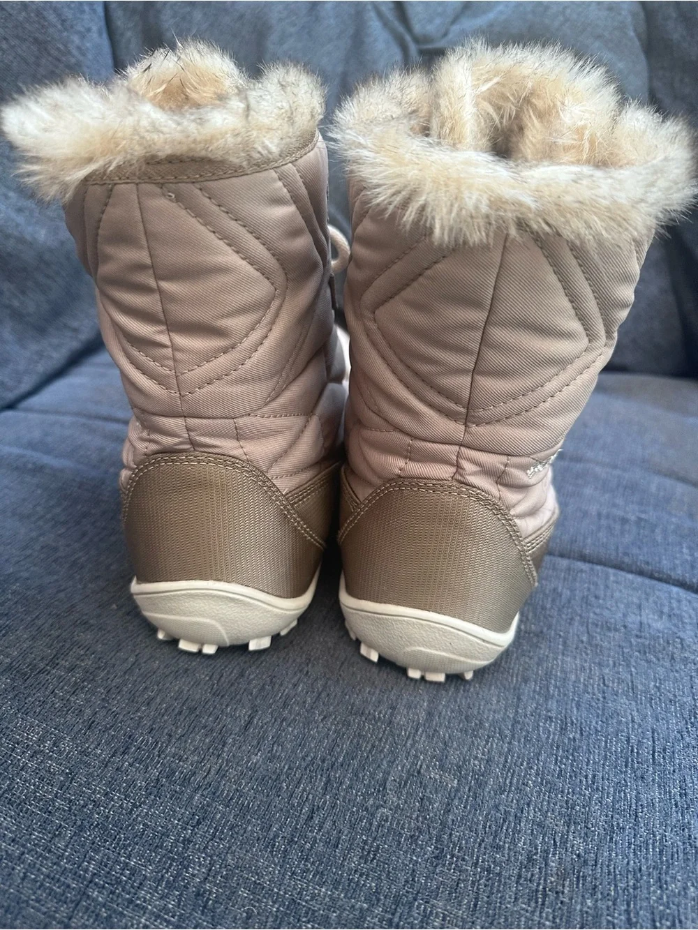 Columbia Women's Minx Shorty III Snow Boots in the Oxford Tan/Fawn- 10.5